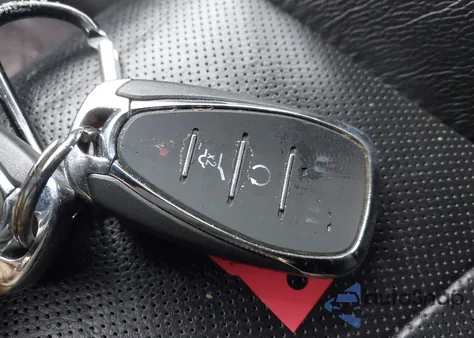 2019 Chevrolet Equinox Premier z USA, uszkodzony, nr VIN 2GNAXYEX1K6103790